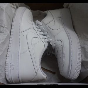 White Air Force 1 (low top)